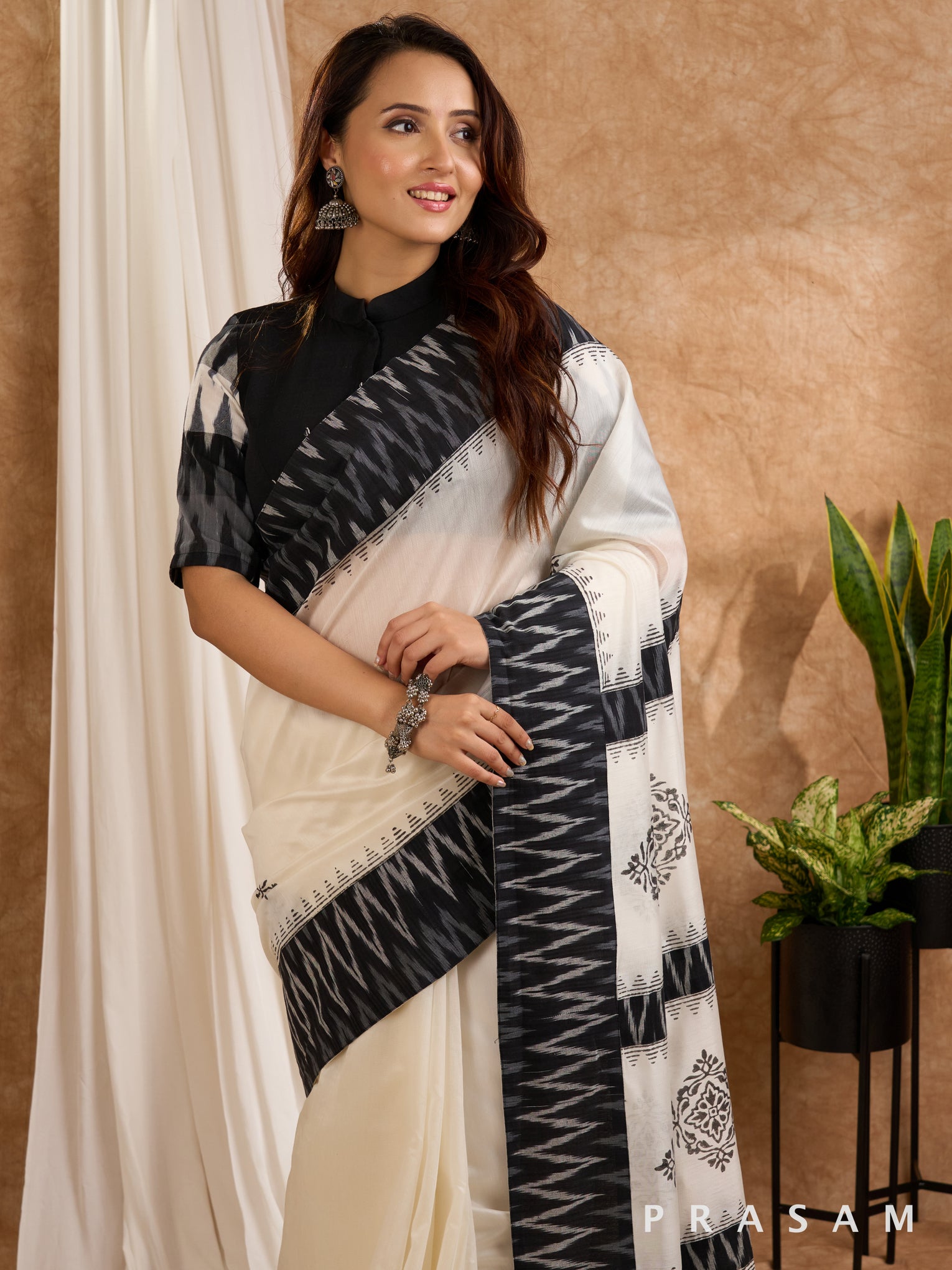 Mehtab-White Chanderi with Ikat Pallu and Ikat border saree
