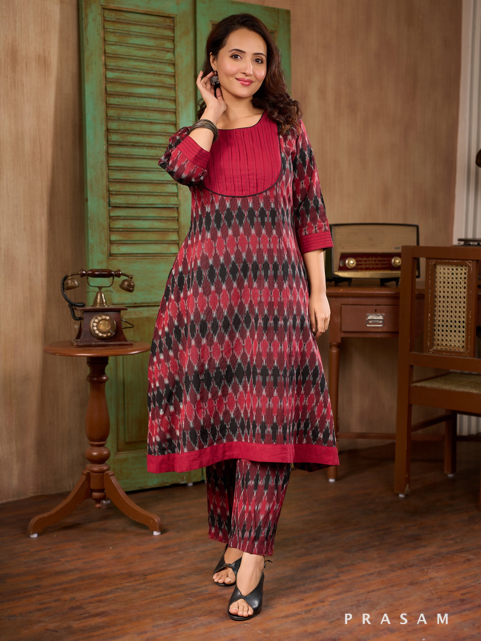Surkhi Gulzar Ikat Kurta Set