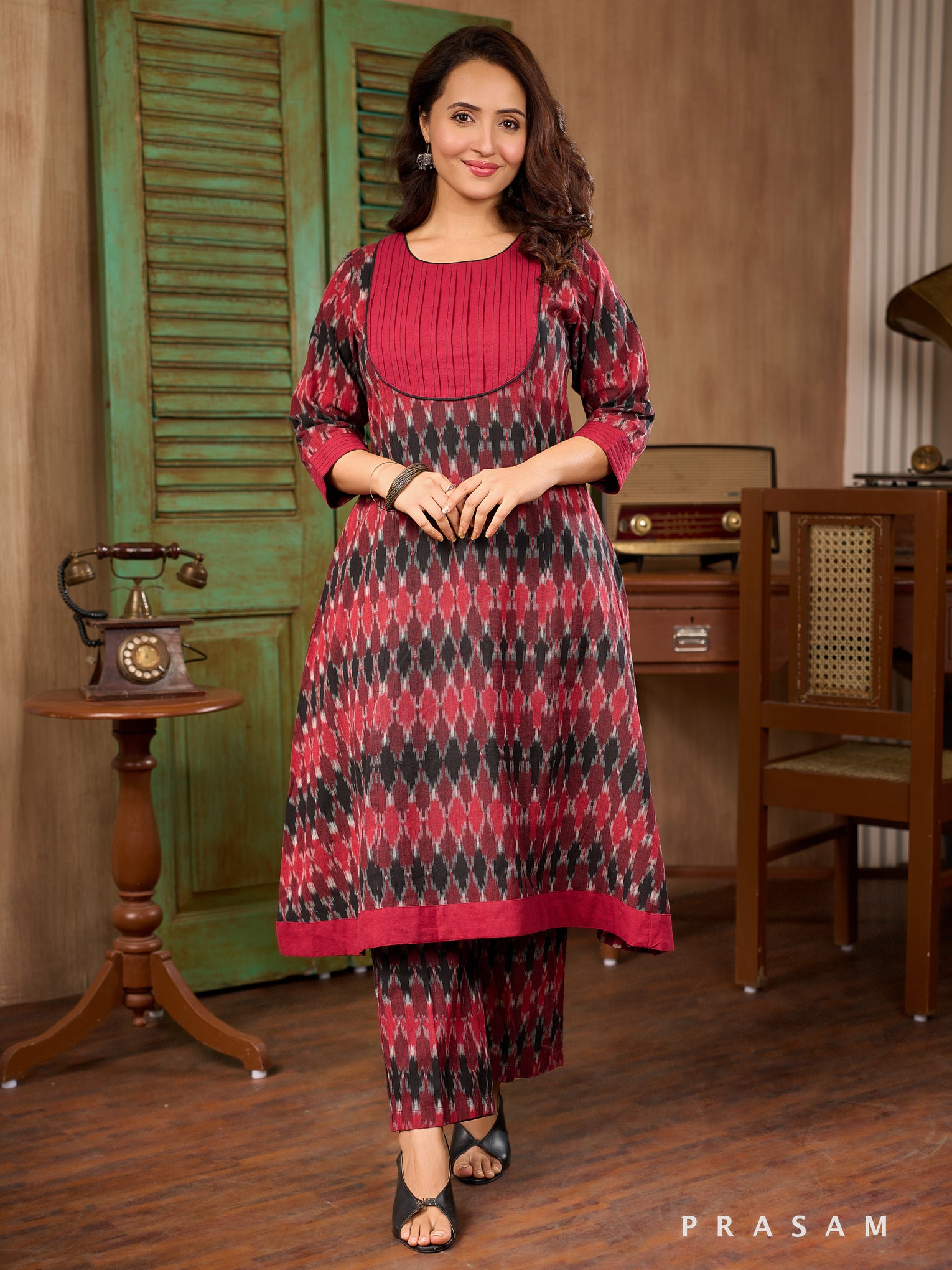 Surkhi Gulzar Ikat Kurta Set