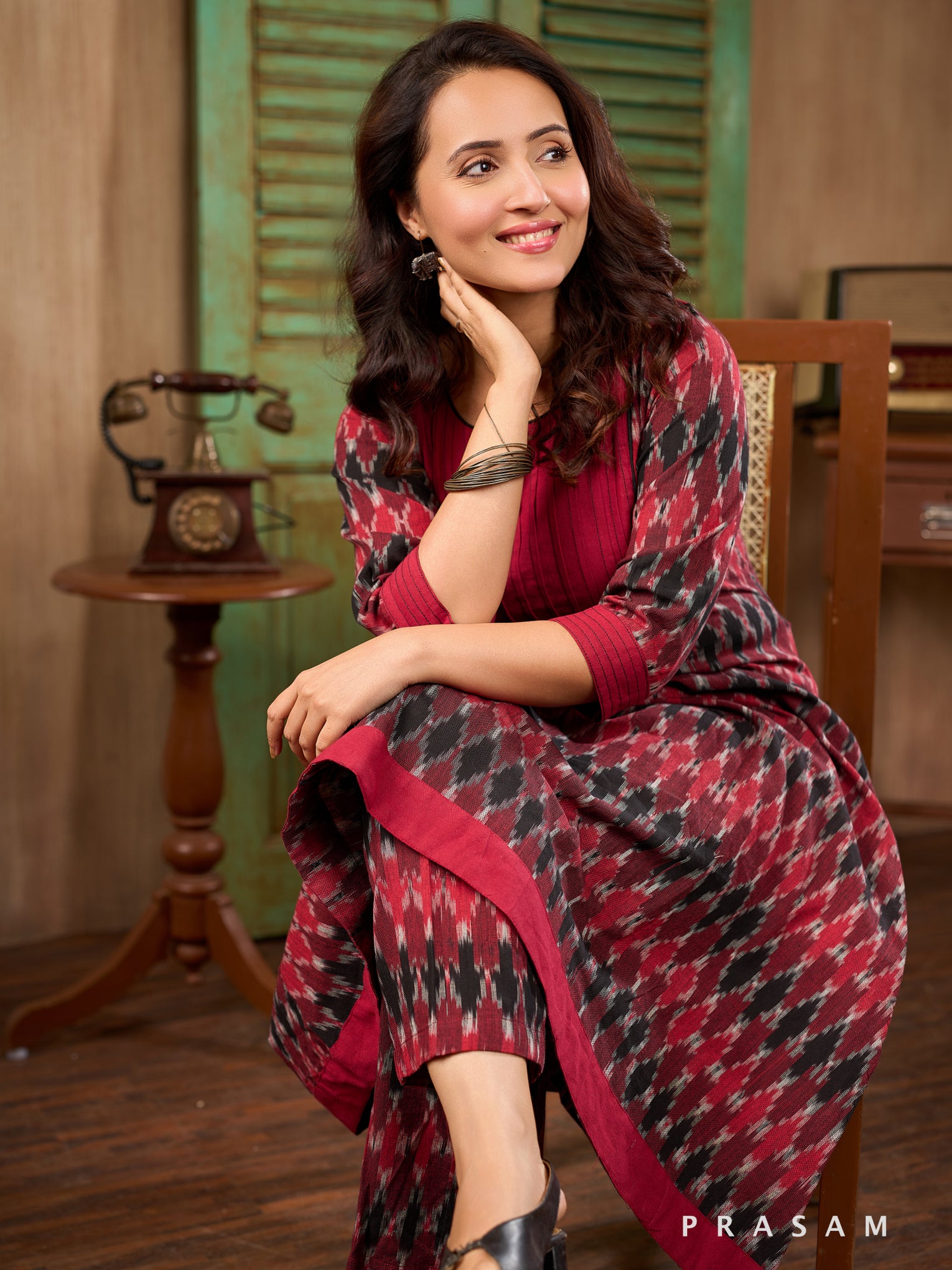 Surkhi Gulzar Ikat Kurta Set