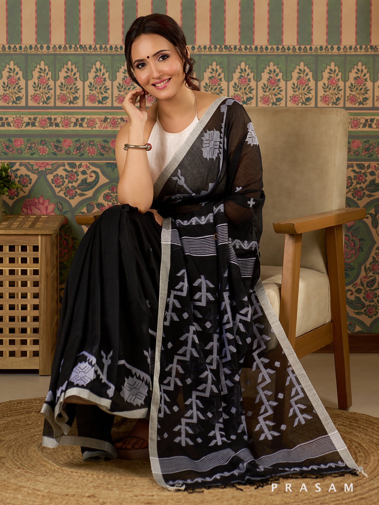 Echo of Threads Cotton Handwoven Saree.
