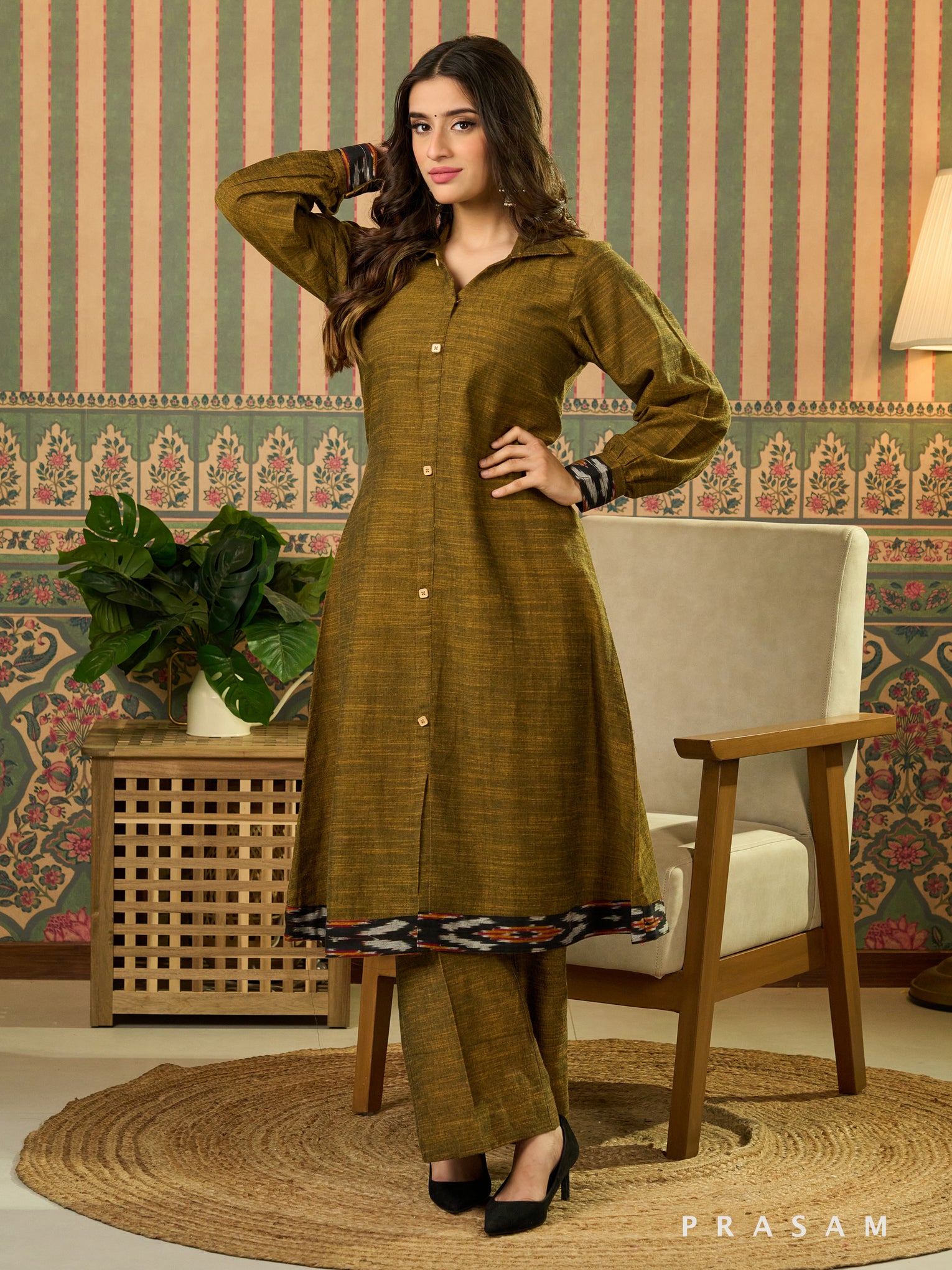 Aairah Amroha Kurta Set With Ikat Detailing