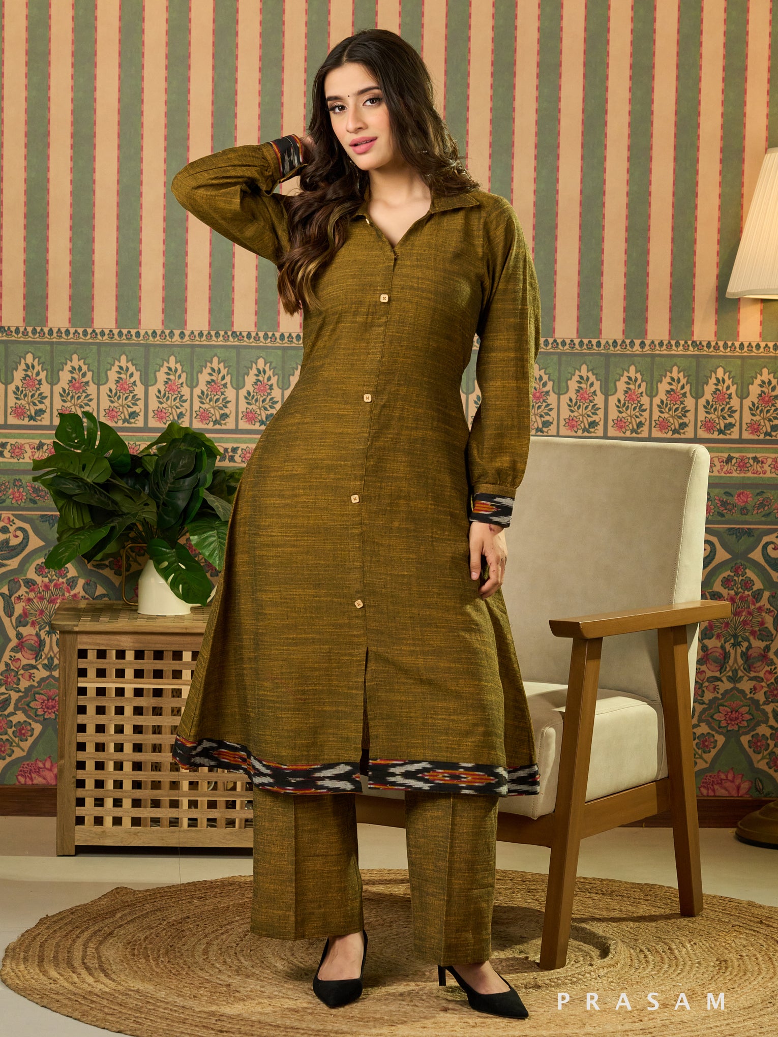 Aairah Amroha Kurta Set With Ikat Detailing