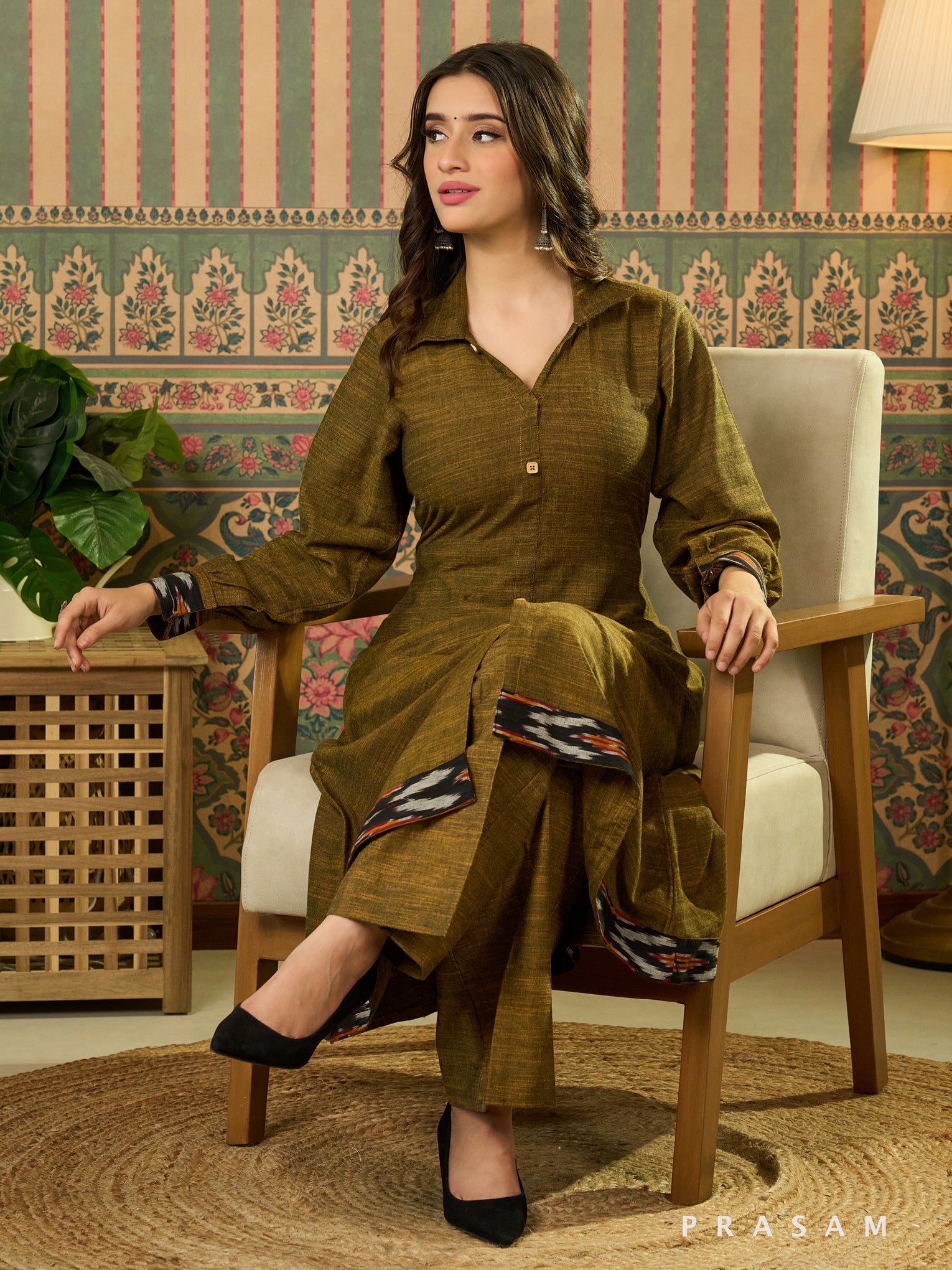 Aairah Amroha Kurta Set With Ikat Detailing