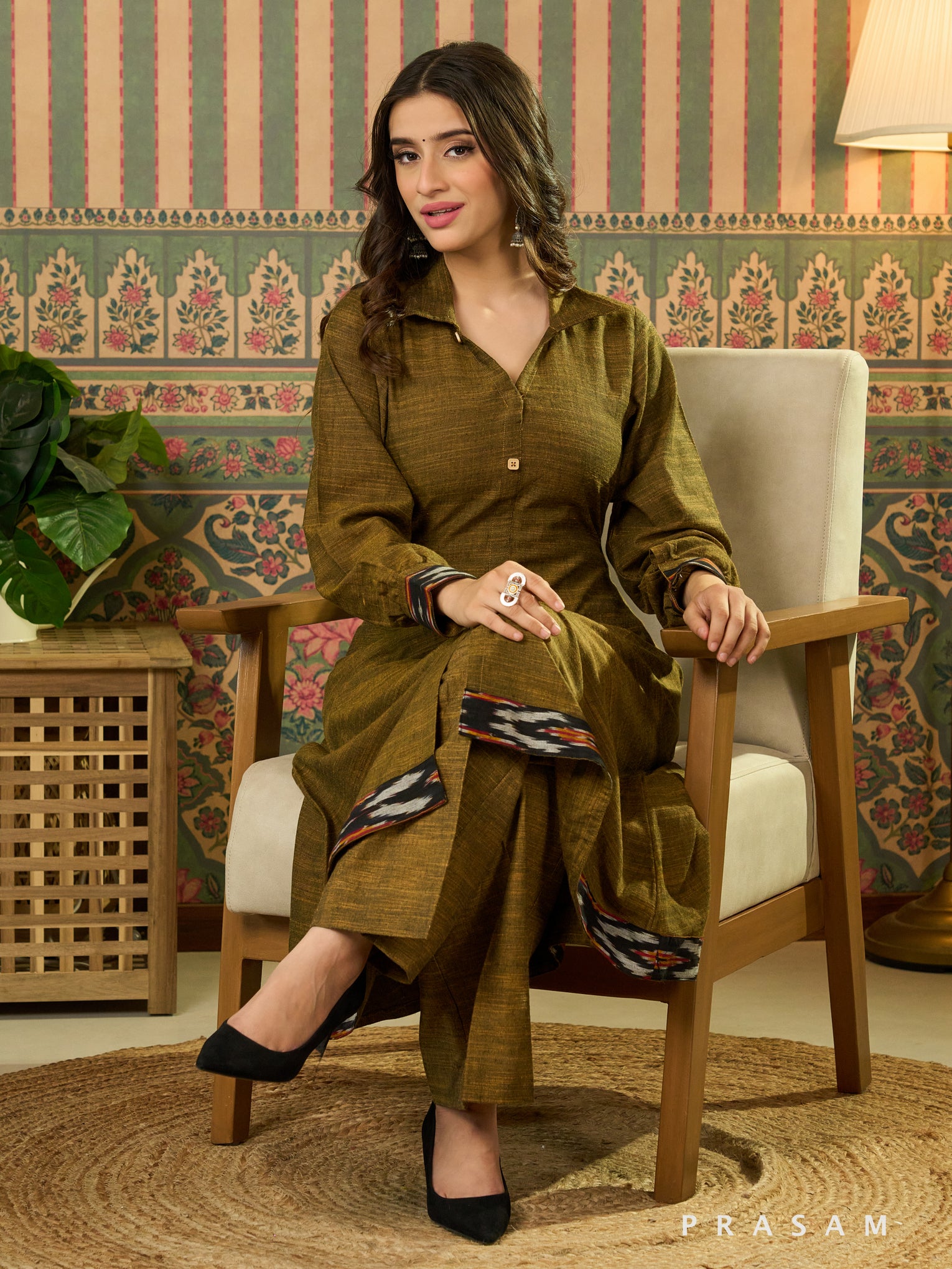 Aairah Amroha Kurta Set With Ikat Detailing