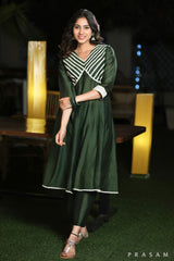 Regal Emerald Sleek Chanderi Silk Kalidar Kurta Set With Lace Detailings