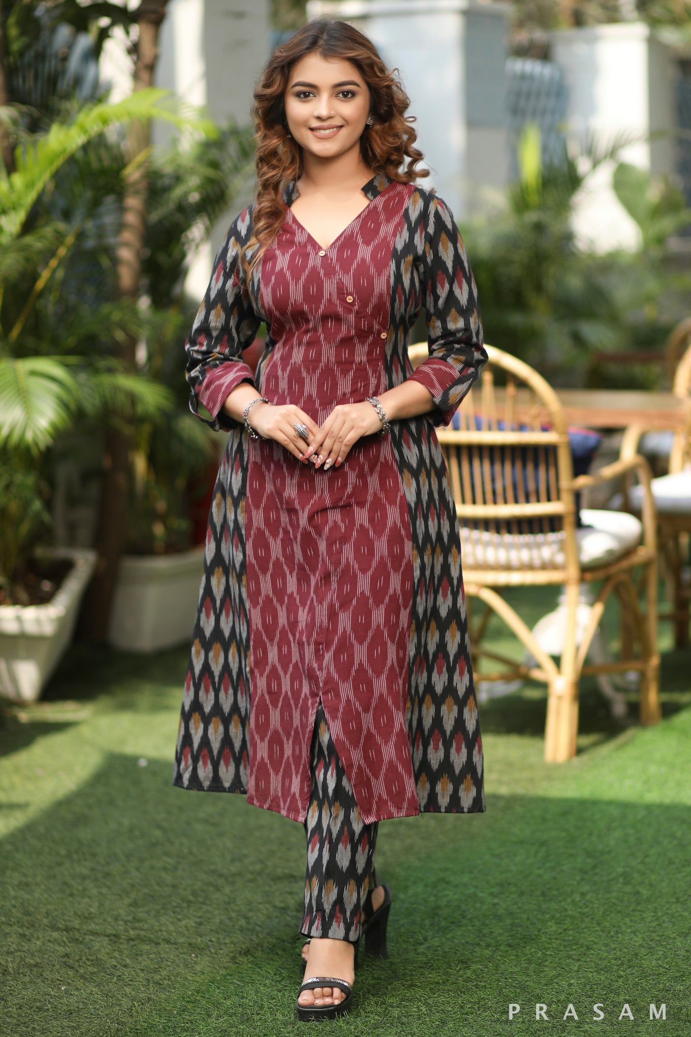 Ikat Eleganza - Smart Maroon And Black Ikat Combination Kurta Set