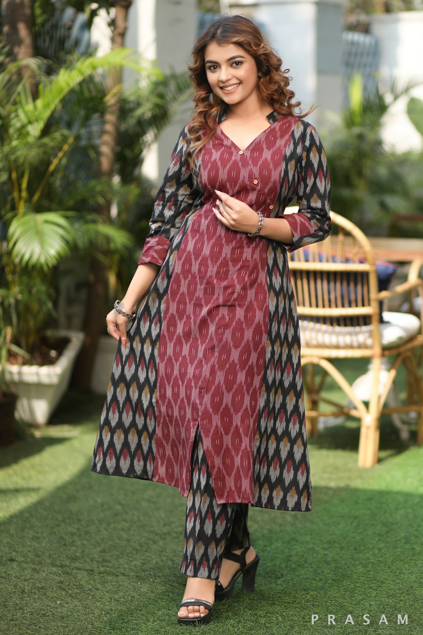 Ikat Eleganza - Smart Maroon And Black Ikat Combination Kurta Set