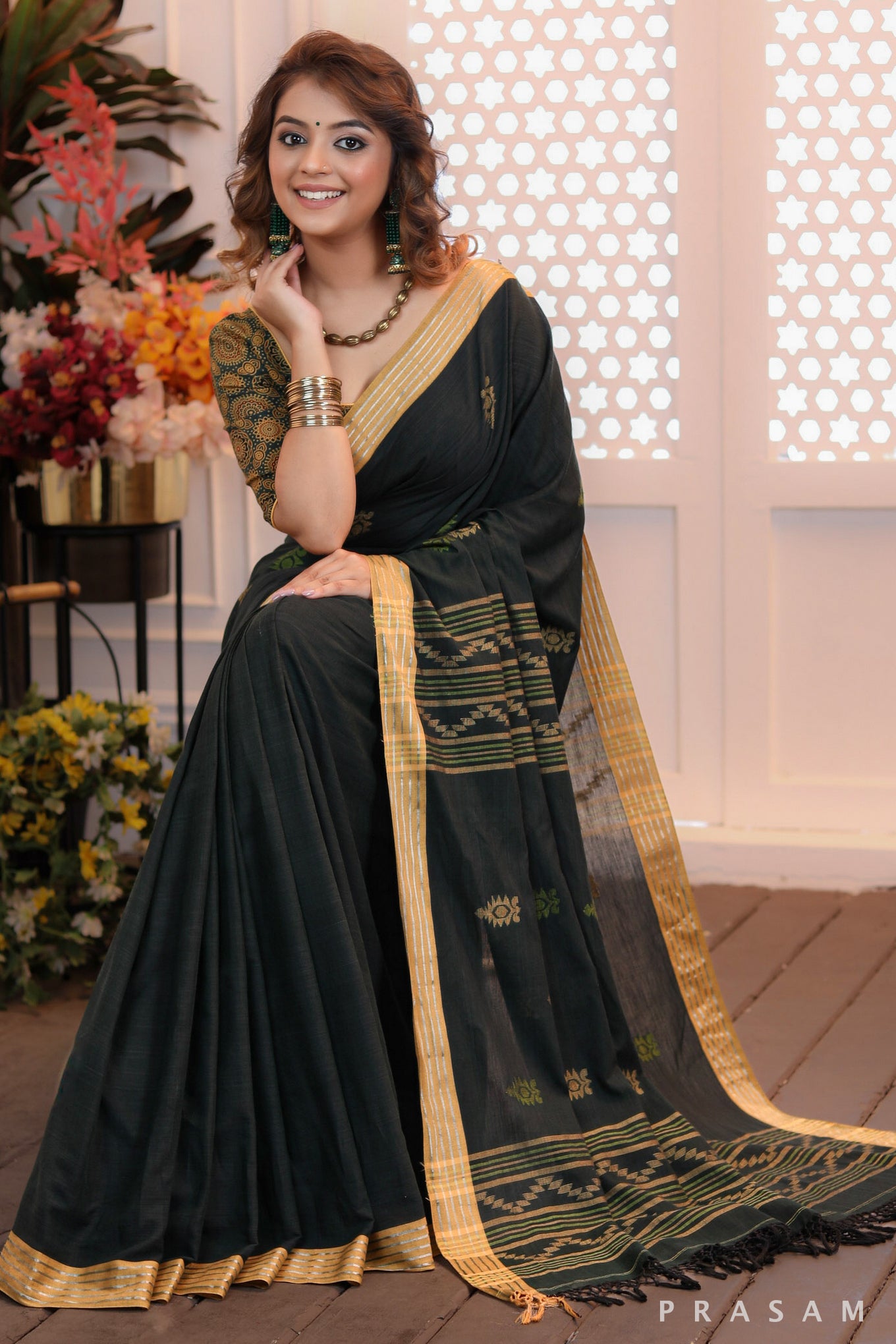 Mossy Meadow Grace ethnic cotton jamdani green saree