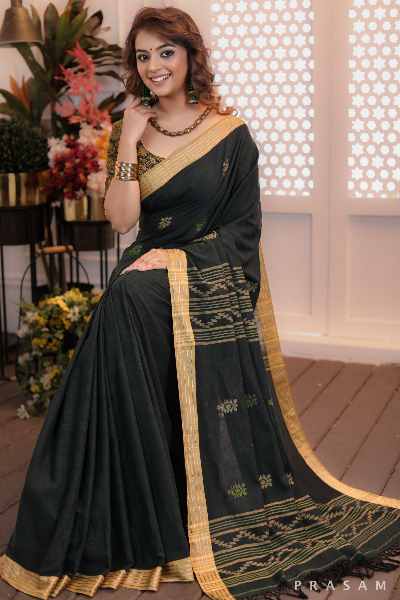 Mossy Meadow Grace ethnic cotton jamdani green saree