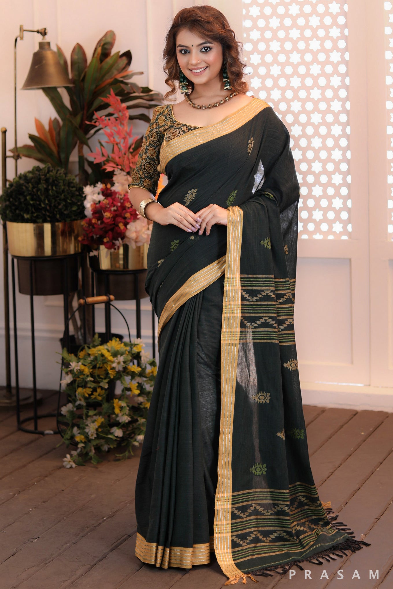 Mossy Meadow Grace ethnic cotton jamdani green saree