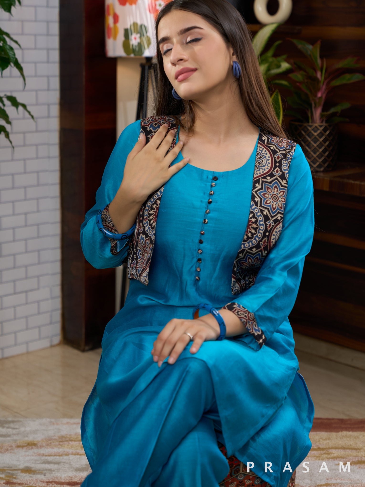 Lagoon Luxe Silk Kurta Set with Half Jacket