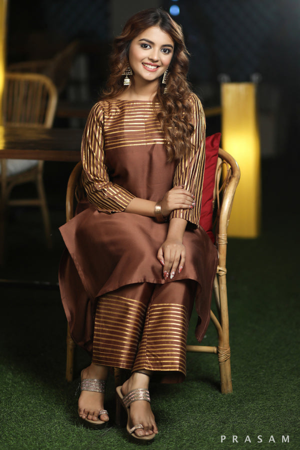 Lustrous Gota Exclusive Chanderi Silk Kurta Set With Golden Gota Detailings