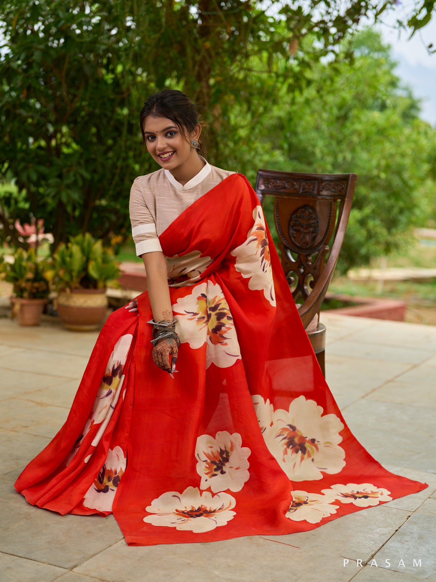 Vermilion Floral Splendor Elegant pure silk saree