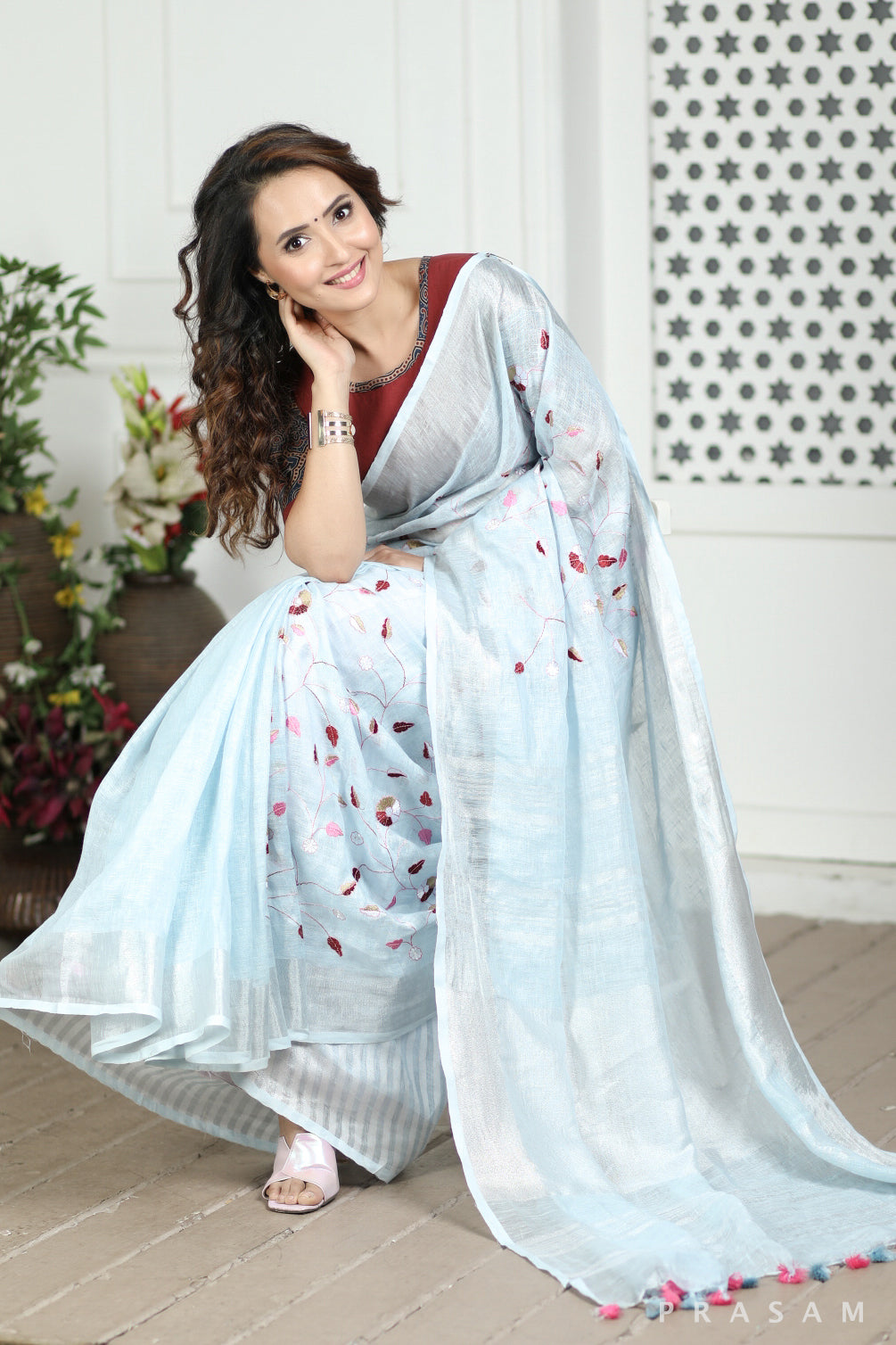 Snow Bound Embroidery Linen Saree Prasam Crafts