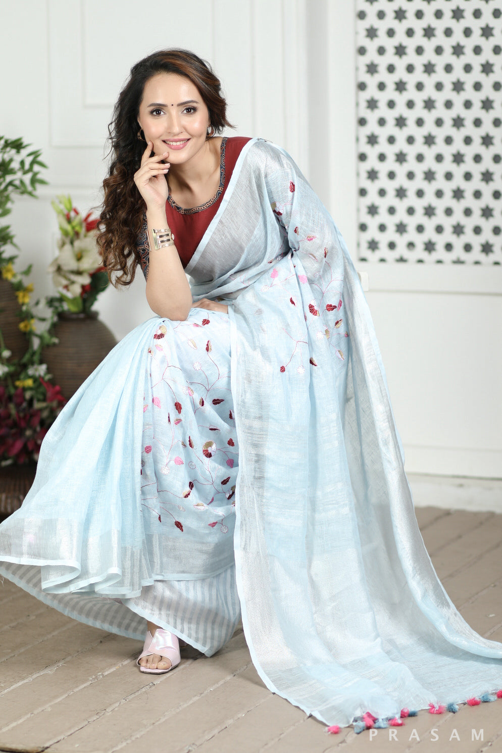 Snow Bound Embroidery Linen Saree Prasam Crafts