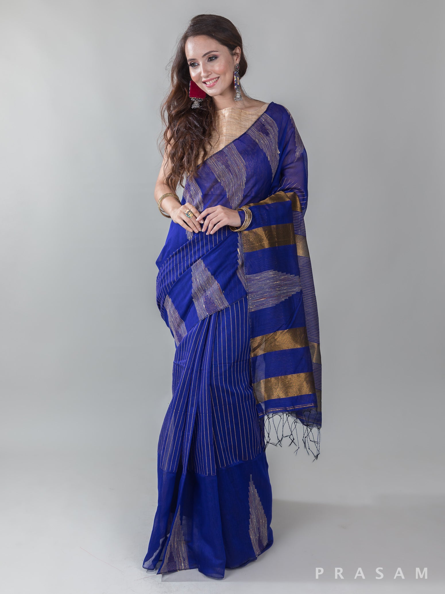 Navy Space-Cotton Kantah Handwoven Saree